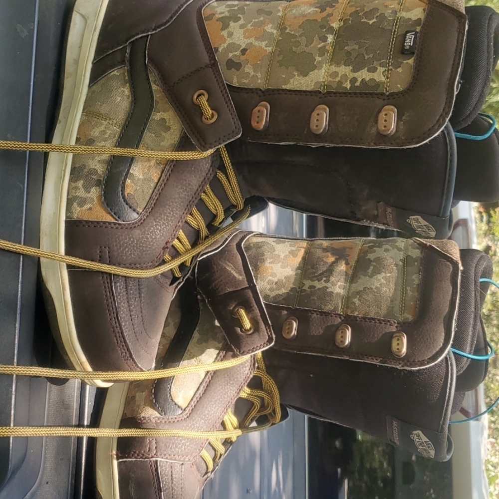 Size 11 vans snowboarding boots